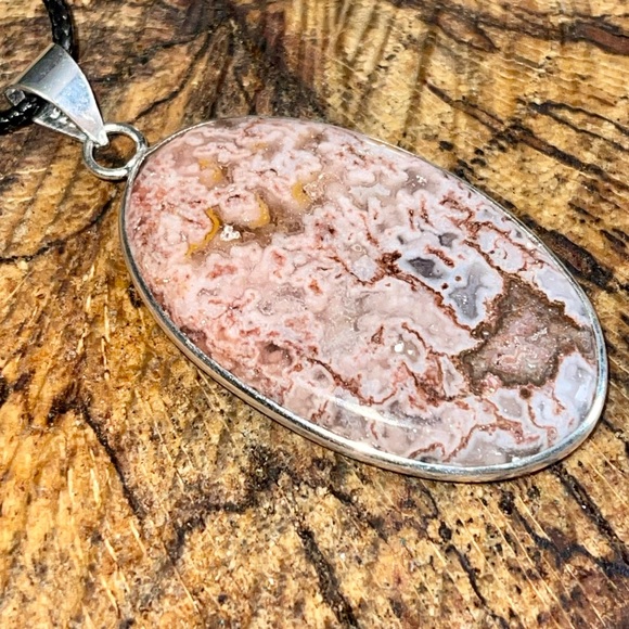 Beige- Brown Crazy Lace Agate Pendant 2 1/4” - Picture 8 of 11